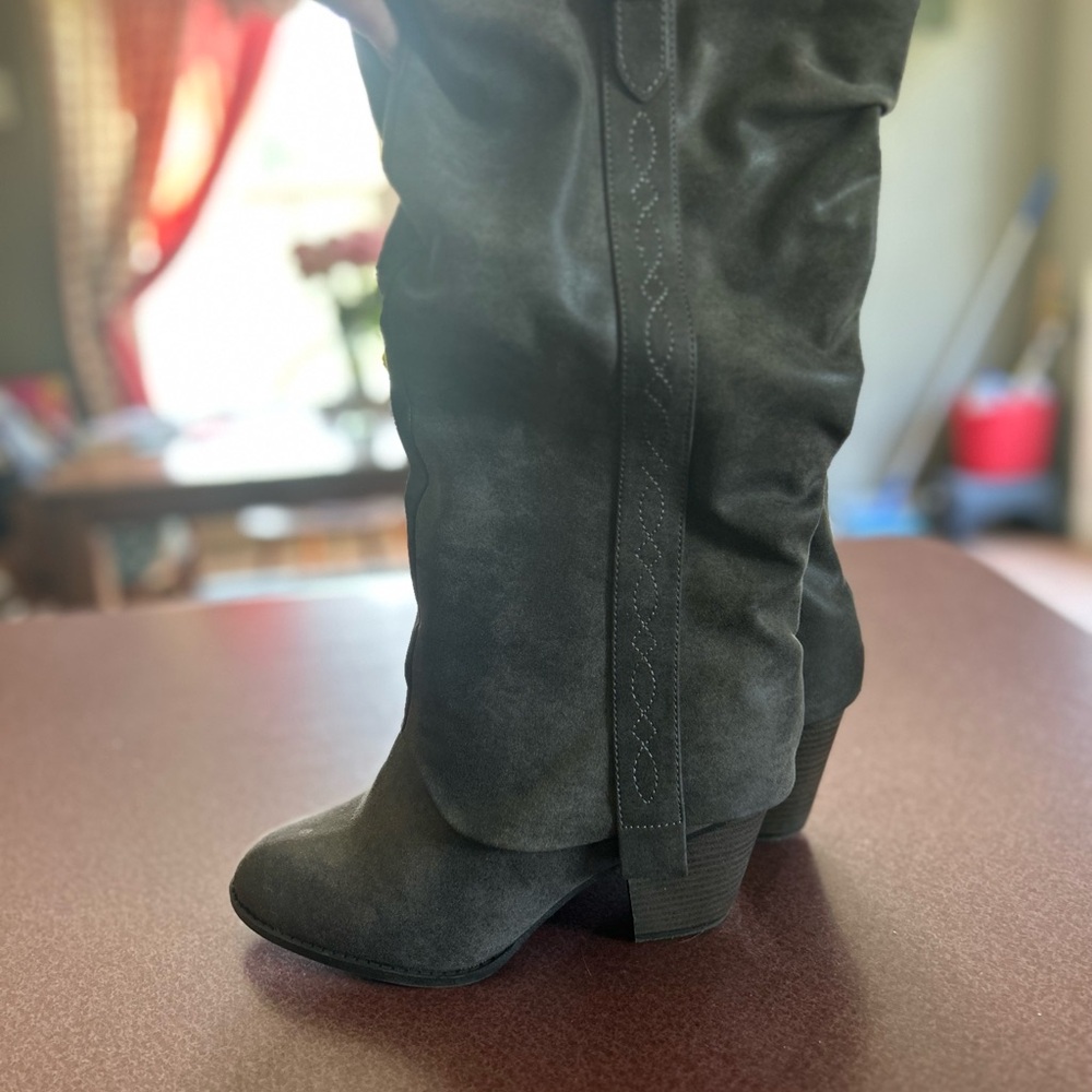 Jellypop Grey Boots - Cute and Sexy Western Style-Like New- Worn twice-in box